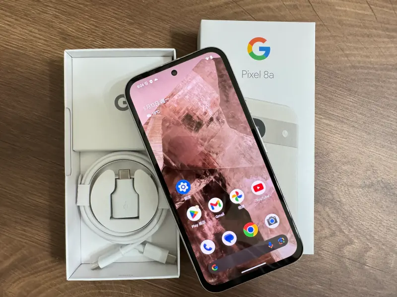 ▲ 外媒揭露,Google正和台積電合作開發「第一款完全客製化」Tensor G5晶片,將由台積電生產、並用於2025年的Pixel 10系列手機。圖為Google Pixel 8a10手機。(圖/記者周淑萍攝)
