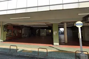 中國男墜落近鐵大阪線月台遭輾斃　造成70輛列車誤點
