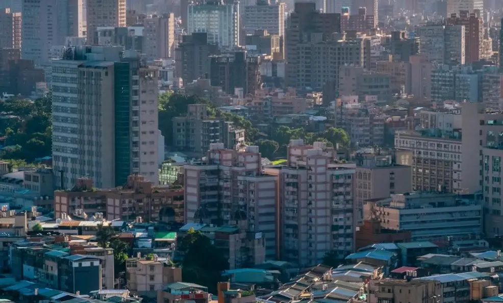 ▲日前旅居英國的李姓女網友在網路上表示，76歲老父被詐騙集團騙走3000萬元房產。（示意圖／翻攝pexels）