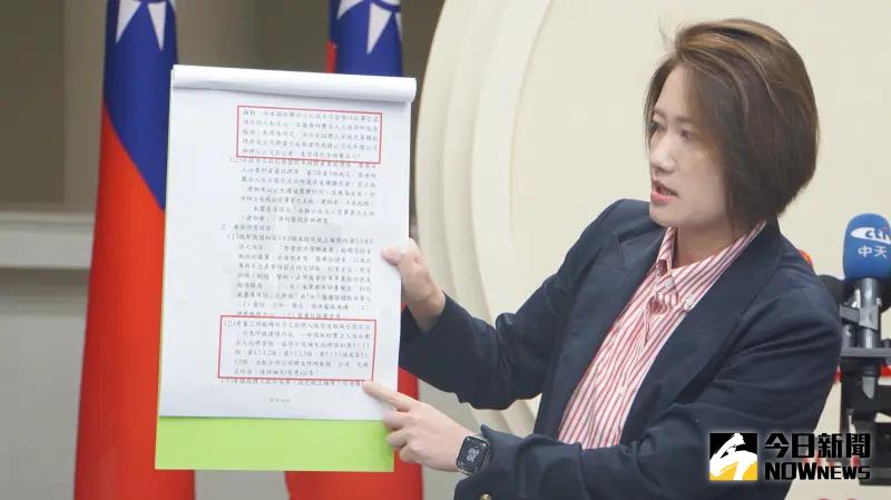 ▲北士科案延燒，北市議員林延鳳出示索資公文，質疑前市長柯文哲圖利財團。（圖／記者呂炯昌攝，2024.05.14）