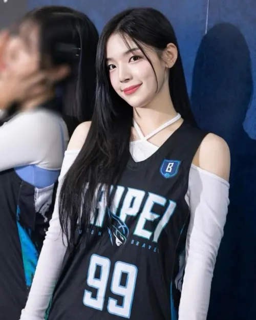 ▲趙娟週長相神似韓國女團Red Velvet的隊長Irene,被粉絲封為「啦啦隊的Irene」。(圖/翻攝自趙娟週IG) ▲趙娟週長相神似韓國女團Red Velvet的隊長Irene,被粉絲封為「啦啦隊的Irene」。(圖/翻攝自趙娟週IG)