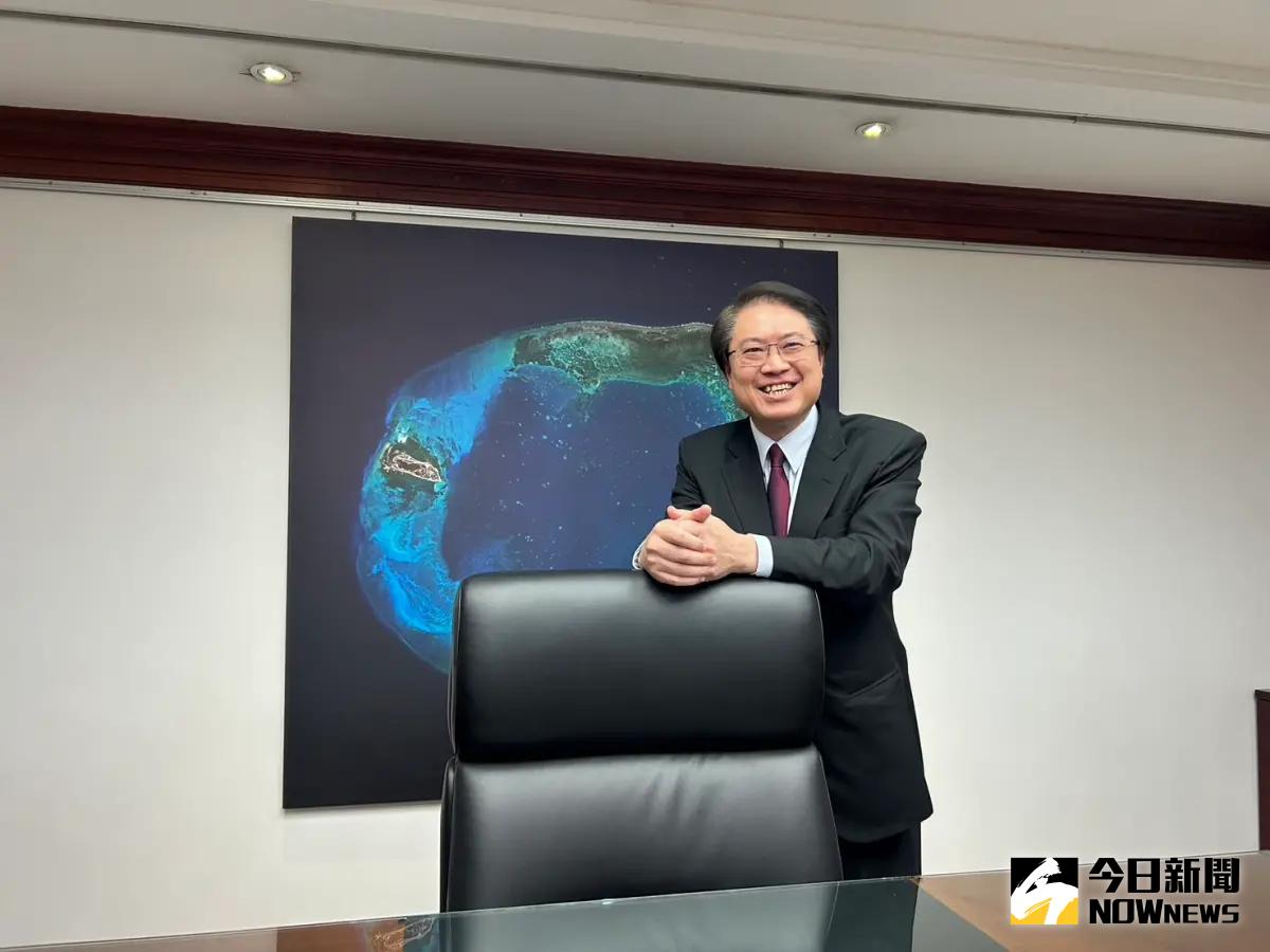 ▲內政部長林右昌在卸任前夕開箱辦公室。（圖／記者林怡昕攝，2024.05.14）