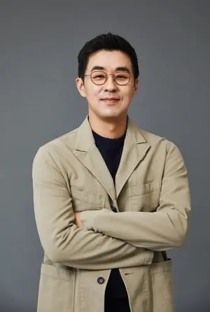 ▲爆料者媽媽A表示CEO朴智元曾向她們透露,將讓NewJeans「放長假」約一年半,直到找來得過葛萊梅獎的製作人。(圖/翻攝自微博) ▲爆料者媽媽A表示CEO朴智元曾向她們透露,將讓NewJeans「放長假」約一年半,直到找來得過葛萊梅獎的製作人。(圖/翻攝自微博)
