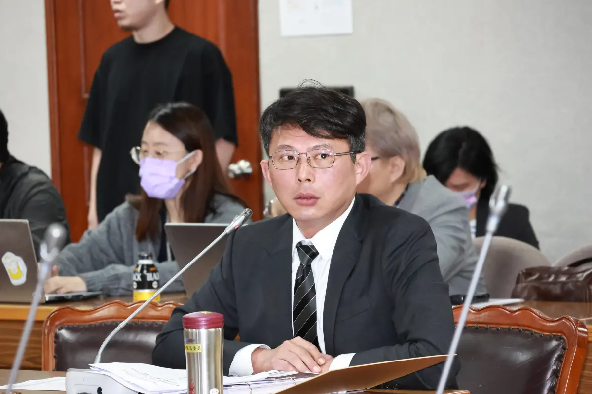 ▲柯昱安指出，用肉眼看，就知道民眾黨主流是黃國昌。（圖／吳翊緁攝，20240515）