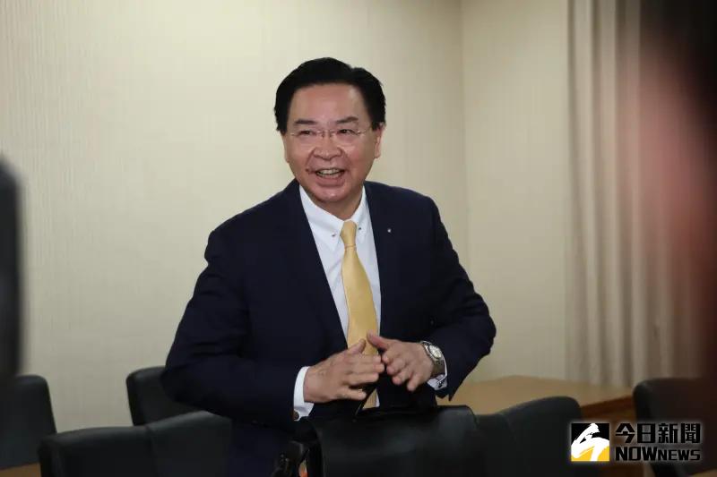 ▲民進黨近期驚爆5名黨員疑似共諜，其中包含現任國安局長吳釗燮時任外交部長時，涉犯共諜案的前助理何仁傑。（圖／記者陳明中攝）