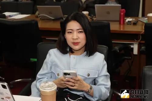 簡舒培控借357次場地押金只要2萬6 徐巧芯嗆:當議員不要耍白痴