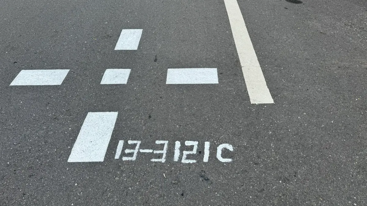 ▲神秘的十字圖案，是航測標，用來協助拍攝航照圖。（圖／翻攝賴清美臉書）