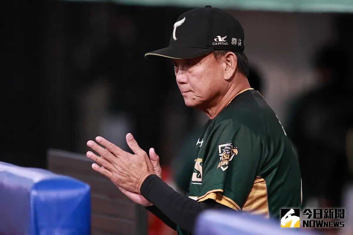 ▲台鋼雄鷹8局上發生離譜失誤，最終8分之差不敵富邦悍將。（圖／記者葉政勳攝）