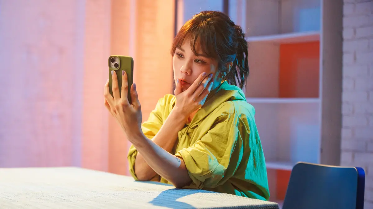 ▲蔡健雅為台劇《不夠善良的我們》全新編製片頭曲〈Hey Hey You〉，坦言要一邊跳舞一邊對嘴，難度相當大。（圖／亞神音樂提供）