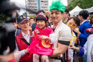 最帥市長曾扮索隆秀二頭肌 蔣萬安訪日:要當魯夫最可靠的夥伴