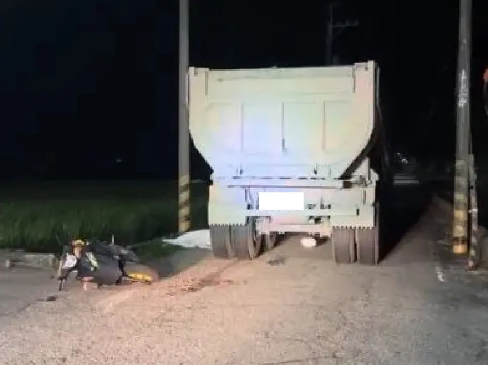 ▲台東昨天傳出一起嚴重車禍，林男因煞車導致妻子拋飛，遭砂石車輾過身亡。（圖／翻攝畫面）