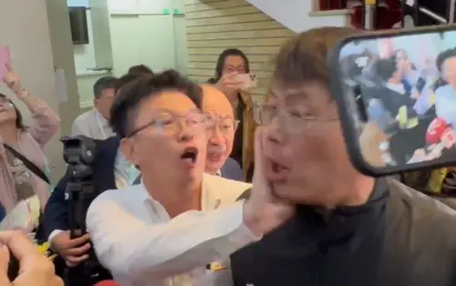 簽到爆衝突!黃國昌遭打臉 綠委:我錯了、應該摸頭說好乖
