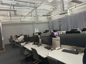 ▲瑞典IKEA宣傳製作中心（ Communications）3D建模部門有固定的區域，但沒有員工固定的座位，大部分的員工自由工作，沒有在位置上。（圖／記者鍾怡婷攝）