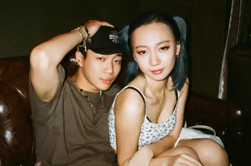 ▲吳卓源（右）曾和ØZI（左）有好交情，卻因爭執決裂，互不來往。（圖／吳卓源IG＠juliawu94）