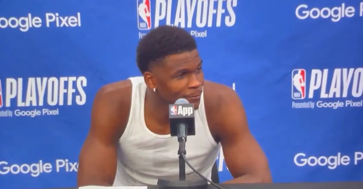 ▲灰狼與金塊系列賽G6，灰狼靠著當家少主Anthony Edwards砍下全場最高27分，終場率隊以115:70擊敗金塊，賽後Edwards也透露上一場比賽的趣事，面臨遭聽牌的處境，賽後他還是無懼地向金塊工作人員嗆聲。（圖／取自社媒X）