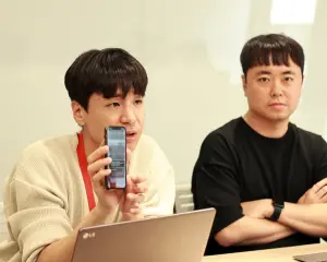 《波拉西亞戰記》玩家可透過手機推播通知即時了解角色運作狀態,評估是否需要重回遊戲。(圖/記者吳翊緁攝) ▲《波拉西亞戰記》玩家可透過手機推播通知即時了解角色運作狀態,評估是否需要重回遊戲。(圖/記者吳翊緁攝)