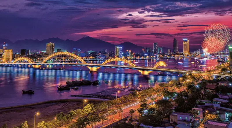 ▲峴港的觀光與經濟不斷發展，今年更將致力於發展半導體產業。圖為峴港夜景。（圖／報系資料照）