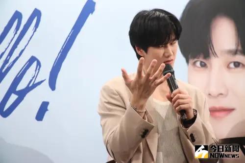 安普賢台北記者會「看自己這部位」羞喊：好大28cm！鼓一包被抓到
