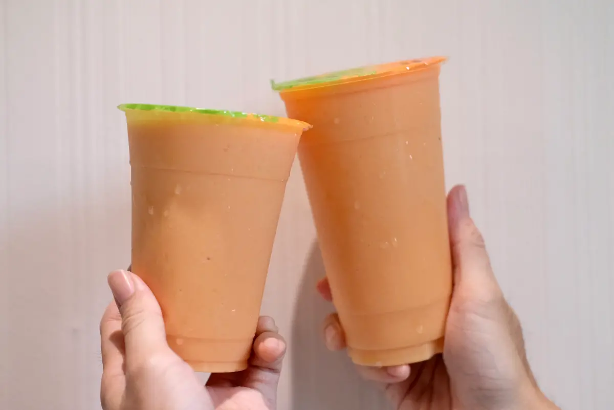 ▲小林木瓜牛奶在台南已經營有40多年歷史，去年無預警宣布就連最後一家分店也歇業，今年4月終於又在西門路上重新開張，記者實際到現場購買開箱。（圖／記者葉盛耀攝）