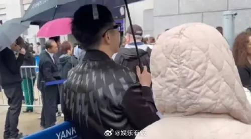 ▲▼伊能靜(上圖)、庾澄慶參加兒子畢業典禮。(圖/娛樂有飯微博) ▲▼伊能靜(上圖)、庾澄慶參加兒子畢業典禮。(圖/娛樂有飯微博)