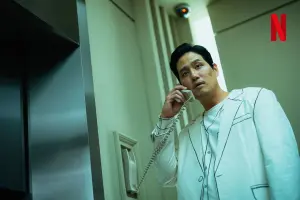 ▲朴海俊劇中是「6樓房客」,自私自利,大家都討厭。(圖/Netflix) ▲朴海俊劇中是「6樓房客」,自私自利,大家都討厭。(圖/Netflix)
