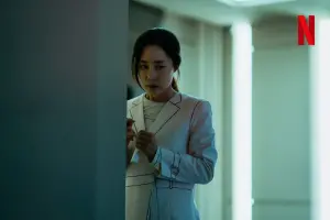 ▲文晶熙劇中是「5樓房客」,精神異常卻很善良。(圖/Netflix) ▲文晶熙劇中是「5樓房客」,精神異常卻很善良。(圖/Netflix)