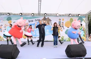 超萌佩佩豬空降台中 親子音樂季破萬人嗨翻全場 ▲「Peppa Pig粉紅豬小妹」首次現身台中(圖/新聞局提供2024.5.18)