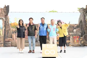 ▲台中兒童藝術節壓軸，今於馬卡龍公園登場，文化局副局長曾能汀感謝民眾支持。（圖／文化局提供）    