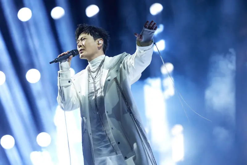 ▲張信哲出道36年首攻北京鳥巢開唱，成同期歌手第一人。（圖／潮水音樂）