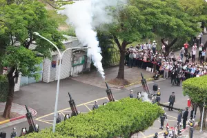 21響禮炮由來！國家元首獨享的禮遇　安倍國葬時自衛隊僅鳴砲19響
