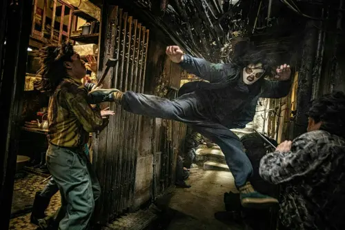 ▲《九龍城寨之圍城》讓港式武打的風華再次極致展現。(圖/華映娛樂提供) ▲《九龍城寨之圍城》是本屆香港電影金像獎最大贏家,卻傳出「最佳音響效果」獎疑似做票,為公正性蒙上陰影。(圖/華映娛樂提供)