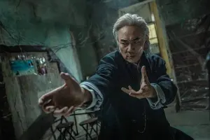 ▲《九龍城寨之圍城》片中人物眾多,卻能做到「人人有戲,過目難忘」。(圖/華映娛樂提供) ▲《九龍城寨之圍城》片中人物眾多,卻能做到「人人有戲,過目難忘」。(圖/華映娛樂提供)