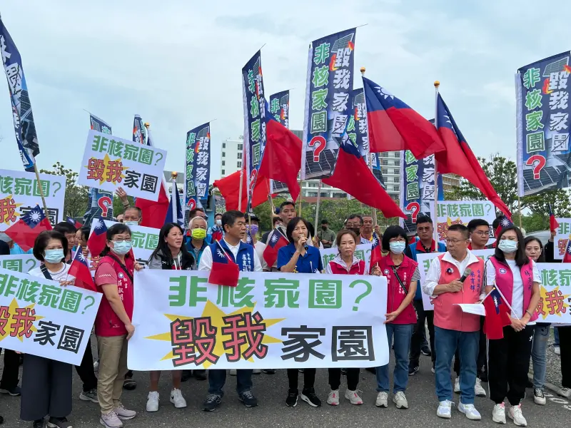 賴清德返台南舉辦國宴　藍營在對岸高喊「非核家園還我家園」抗議