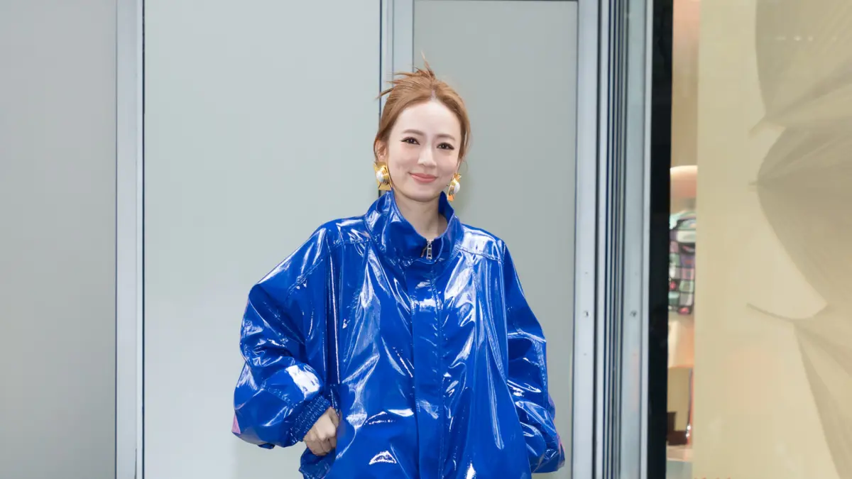 ▲高宇蓁今（20）日為了響應520，現身信義區街頭演唱新歌，沒想到好友現場力挺，還驚喜送花。（圖／鵲兒喜娛樂經紀提供）