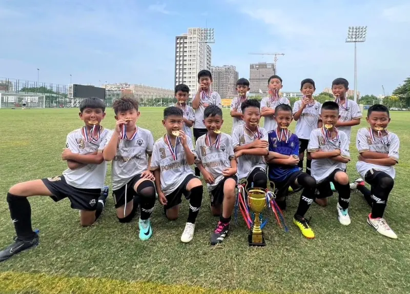 足球／西甲足球學校青訓系統培育台灣小球員　PWFC捧U8冠軍金盃