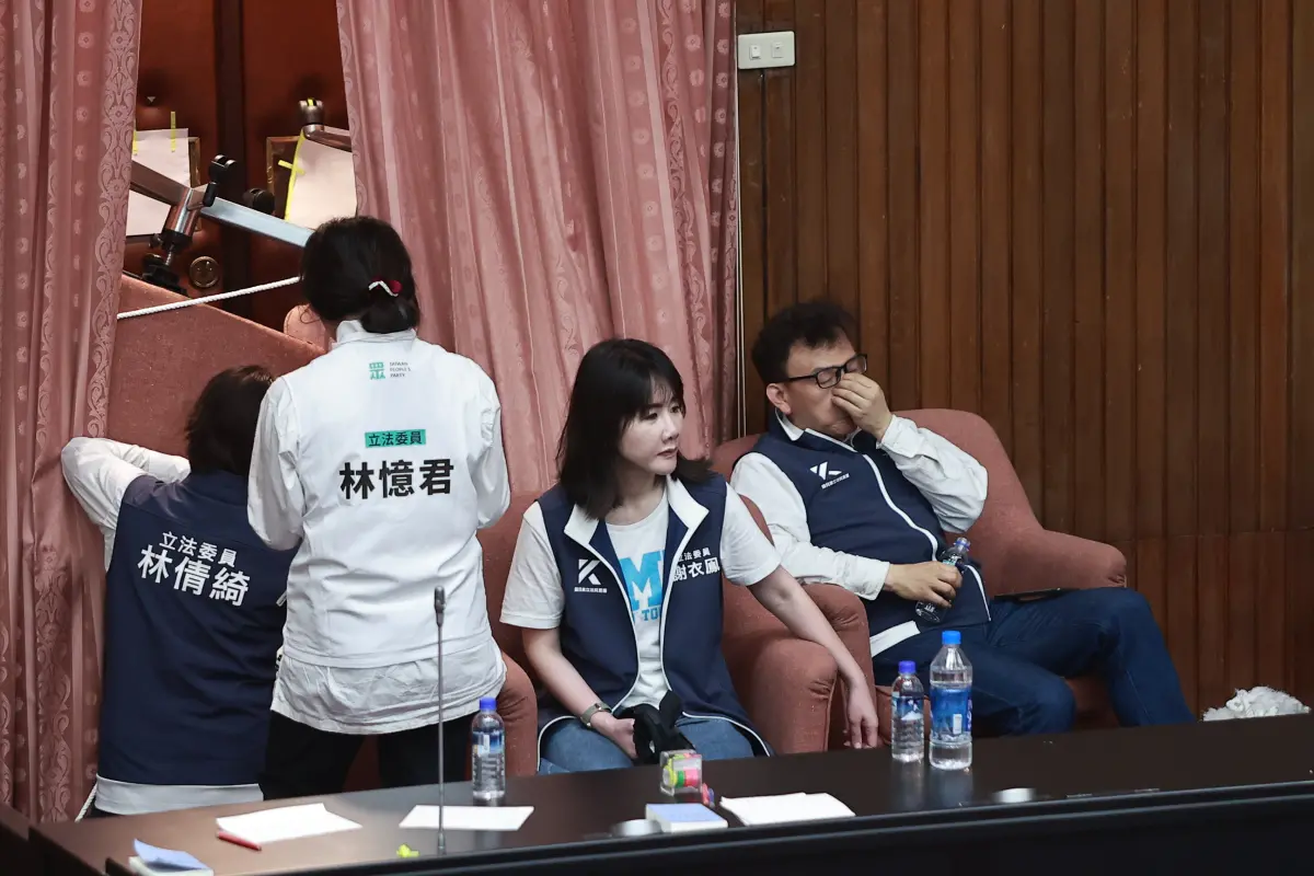 ▲謝衣鳳今現身，與其他藍委一起佔議場。（圖／葉政勳攝，20240521）