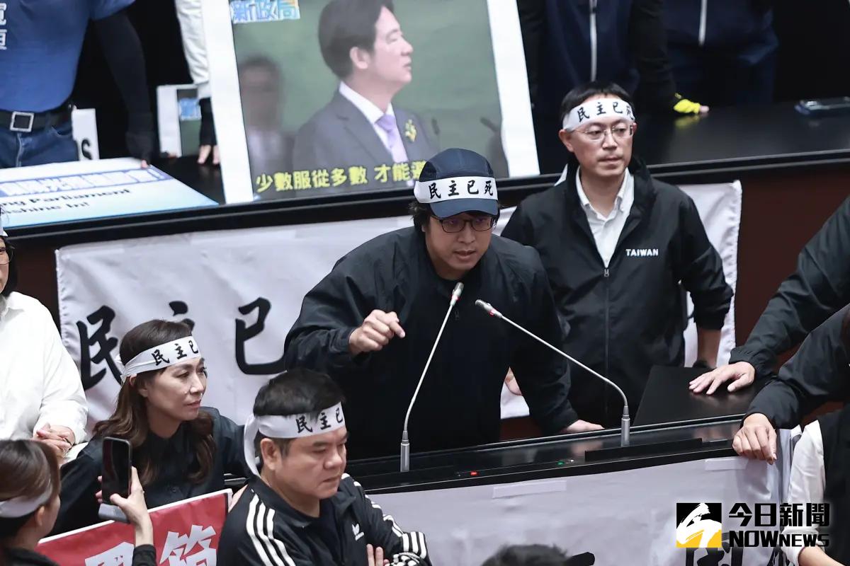 ▲民進黨立委沈伯洋提案又被擋，他諷刺說「藍白想要紀念他國事務，早說嘛」。（圖／記者葉政勳攝 , 2024.05.21）