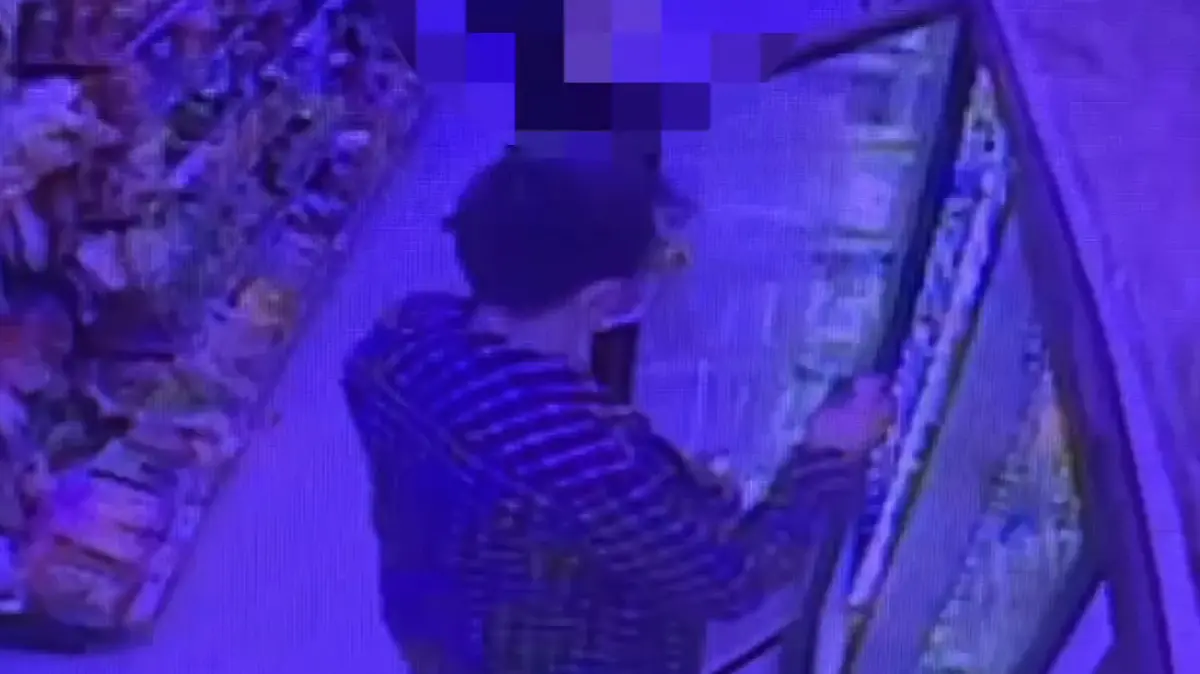 ▲本月19日，殺人未遂犯簡姓男子於基隆某醫院趁隙逃脫，足跡遍布基隆八斗子、台北市松山區、西門町、龍山寺等。（圖／翻攝畫面）