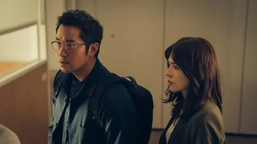 ▲《誰是被害者:第2季》中,張孝全、許瑋甯(右)也確定戀人關係。(圖/Netflix) ▲《誰是被害者:第2季》中,張孝全、許瑋甯(右)也確定戀人關係。(圖/Netflix)