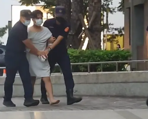 ▲中捷砍人案。洪男移送畫面。(圖/翻攝畫面) ▲中捷砍人案。洪男移送畫面。(圖/翻攝畫面)