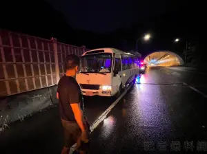 又在「文山隧道」出車禍！康橋校車2個月二度出事　公路局說話了
