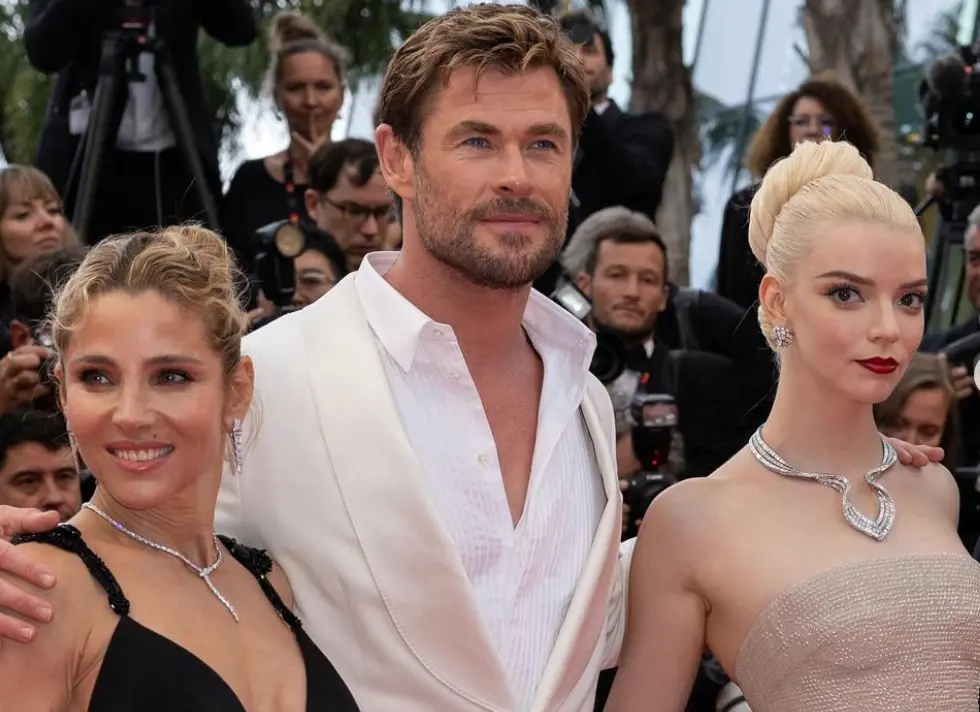 ▲曾飾演「雷神」的Christopher Hemsworth（克里斯），帶者NBA冠軍金盃與英國演員Anya Taylor-Joy一同亮相，參加新電影《芙莉歐莎：瘋狂麥斯傳奇篇章》的造勢活動。（圖／Christopher Hemsworth IG)