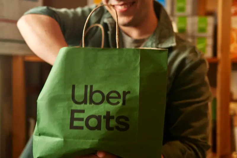 ▲外送平台Uber Eats以9億5千萬美元結親foodpanda，為市場投下一枚震撼彈。（圖／Uber Eats 提供）