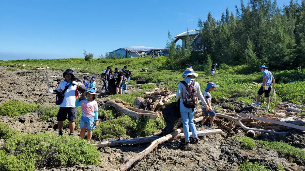 ▲6月8日是「世界海洋日」，包含屏東海生館在內的許多單位，都會舉辦淨灘等活動。（圖／屏東海生館提供）