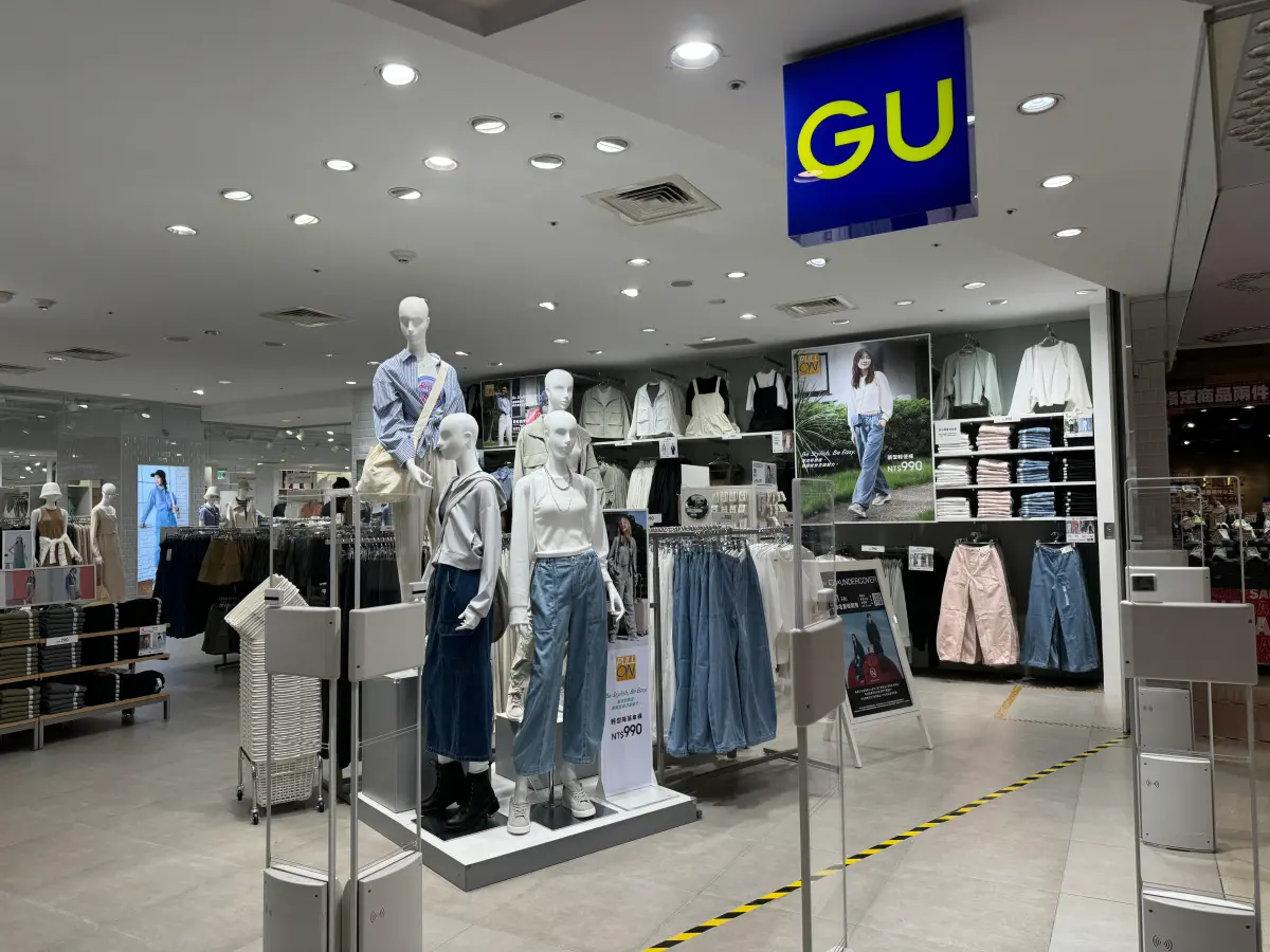 ▲日本流行時尚服飾品牌GU將於5月24日至6月2日連續10天推出「感謝祭」，精選男、女、童春夏商品最低250元。（圖／記者鍾怡婷攝）