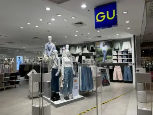 GU感謝祭來了!必買百搭單品價格、最低250元起 送插畫家野餐盒