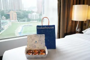 香港各家飯店推出優惠之外,香港灣仔帝盛酒店還特別推出蛋塔代購服務,輕鬆將人氣Bakehouse蛋撻帶回台灣。(圖/香港旅遊局提供) ▲香港各家飯店推出優惠之外,香港灣仔帝盛酒店還特別推出蛋塔代購服務,輕鬆將人氣Bakehouse蛋撻帶回台灣。(圖/香港旅遊局提供)