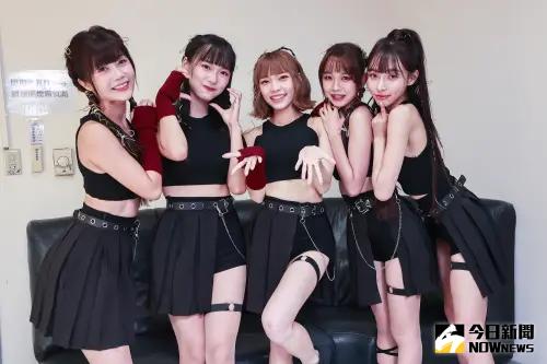 Dragon Beauties 波拉西亞戰記 ▲味全龍啦啦隊Dragon Beauties(小龍女)成員星岑、昆娜、霖霖、林襄、蘿拉為手遊《波拉西亞戰記》宣傳大使。(圖/記者葉政勳攝)