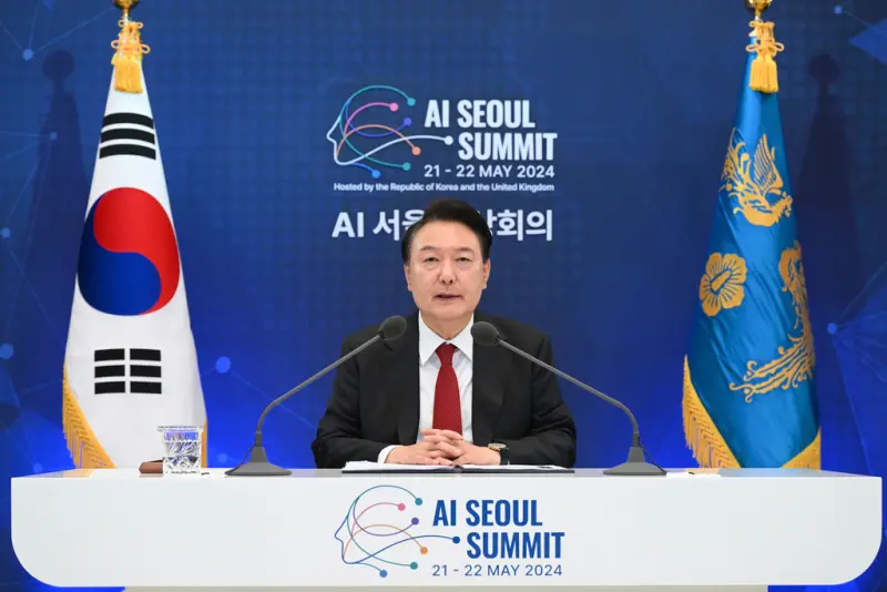 ▲韓國總統尹錫悅21日與英國首相蘇納克聯合主持「人工智慧（AI）首爾峰會」，會議發表以安全、創新、包容三大原則的《首爾宣言》。（圖／美聯社／達志影像）