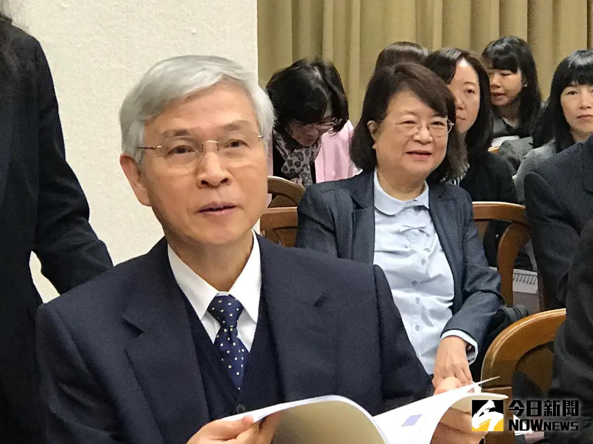 ▲近來新台幣兌美元狂升，央行總裁楊金龍出面說明，卻被外界質疑未說出事實，其實，美國總統川普讓全球央行政策因政治力介入，面臨很大的考驗與挑戰。（圖／記者顏真真攝） 